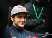 雷火电竞主播-红牛二队险胜梅赛德斯，塞恩斯惊艳四座