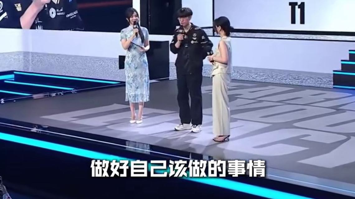 包含英雄联盟赛后采访曝光，内幕引发热议的词条