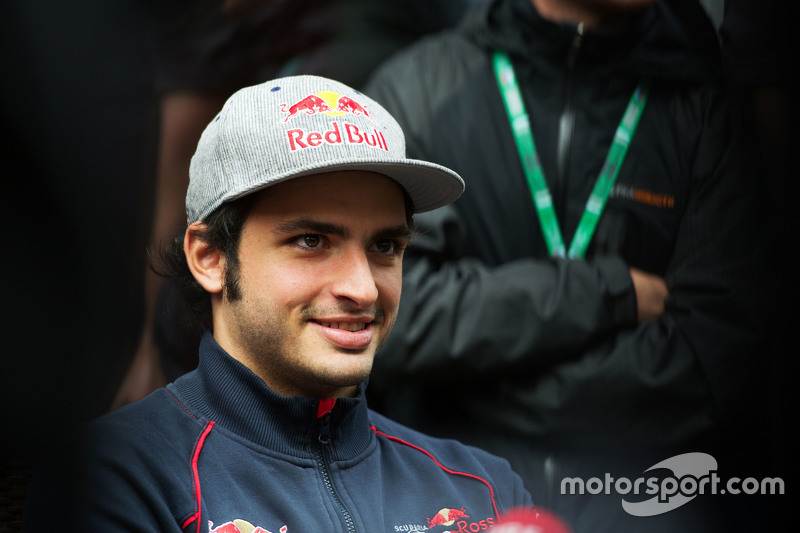 红牛二队险胜梅赛德斯，塞恩斯惊艳四座